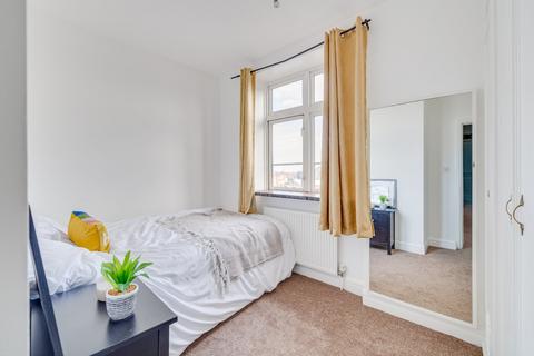 2 bedroom flat for sale, Parkview Court, Fulham High Street, Fulham, London