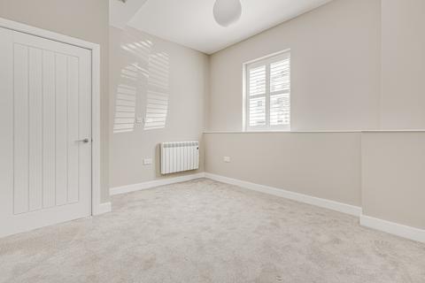 2 bedroom flat to rent, Filmer Road, London