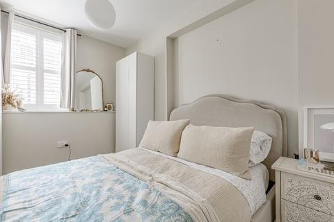 2 bedroom flat to rent, Filmer Road, London