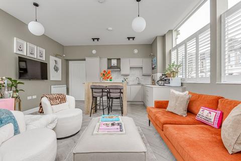 2 bedroom flat to rent, Filmer Road, London