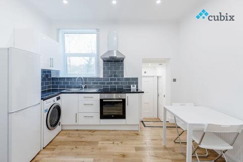 2 bedroom apartment to rent, Leopold Road, London SW19