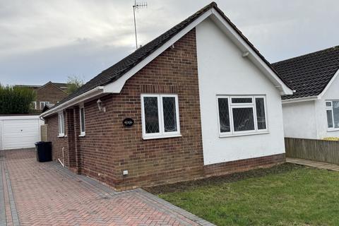 2 bedroom detached bungalow to rent, Richington Way, Seaford BN25