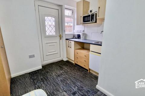 Studio to rent, Halesowen Road, Cradley Heath, West Midlands