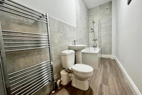 2 bedroom apartment for sale, Windsor Avenue, Bensham, Gateshead