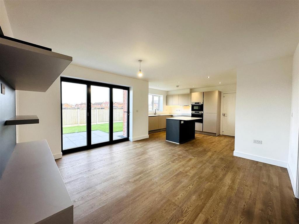 Kitchen2.jpg