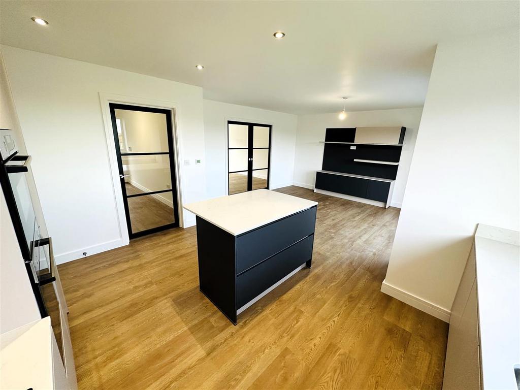 Kitchen1.jpg