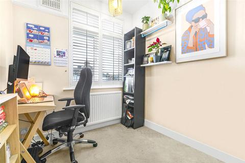 5 Howard Road, London, SE25 5BU