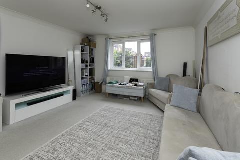 2 bedroom flat for sale, Blackthorn Drive, Huddersfield HD3