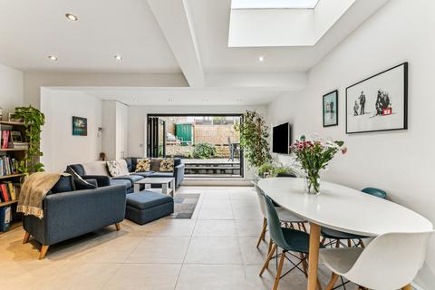 4 bedroom end of terrace house for sale, Ravenswood Road, SW12