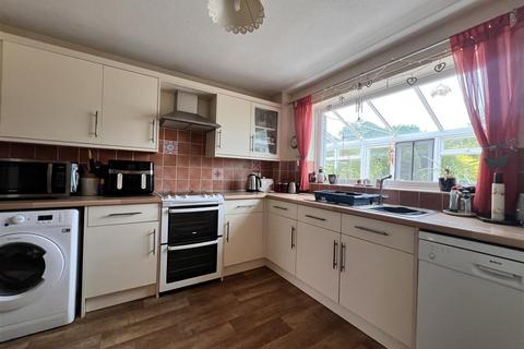 4 bedroom detached house for sale, New Road, Porchfield, Newport