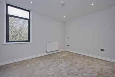 1 bedroom flat to rent, Littleworth Road, Esher KT10