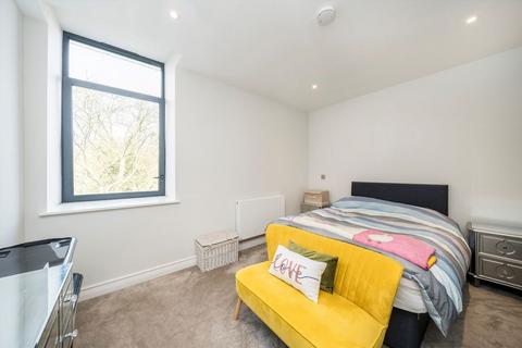 1 bedroom flat to rent, Littleworth Road, Esher KT10