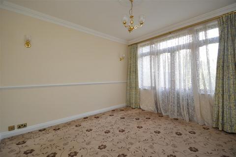 4 bedroom semi-detached house for sale, Lakeside Avenue, Redbridge, IG4 5PJ