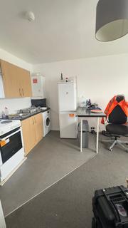 3 bedroom flat to rent, Coppice Way, London E18