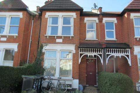 2 bedroom flat to rent, Mannock Road, London N22