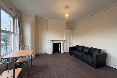 2 bedroom flat to rent, Mannock Road, London N22