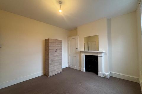 2 bedroom flat to rent, Mannock Road, London N22