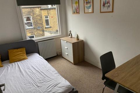 1 bedroom house to rent, 39 Grosmont Place, Bramley, Leeds