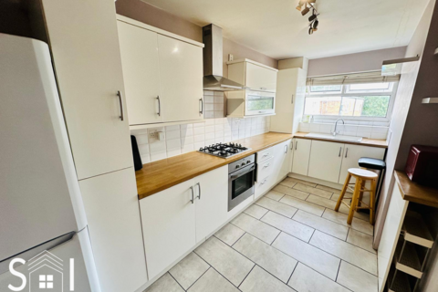 3 bedroom maisonette to rent, Percy Bryant Road, Sunbury on Thames, TW16