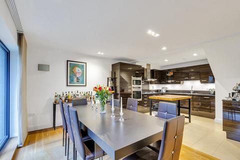 3 bedroom end of terrace house for sale, Salisbury Mews, London