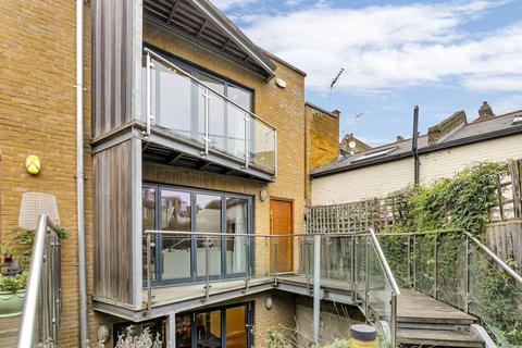 3 bedroom end of terrace house for sale, Salisbury Mews, London