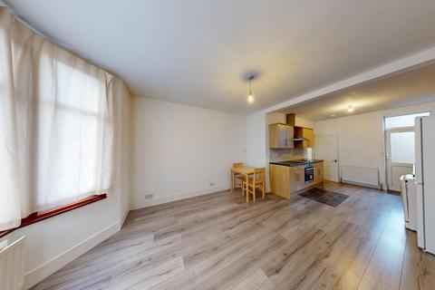 1 bedroom flat to rent, Chesterfield Road, Enfield, Greater London, EN3