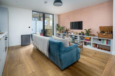 1 bedroom apartment for sale, Clarence Mews, London E5