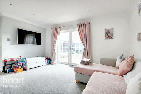 25 Warwick Road, Stevenage, SG2 0QT