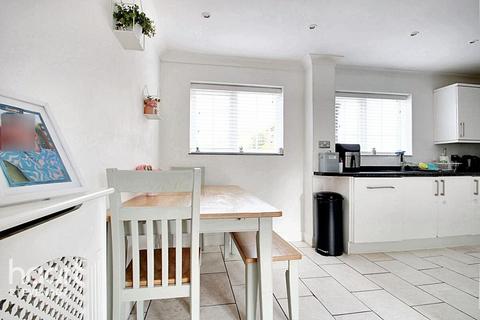 25 Warwick Road, Stevenage, SG2 0QT