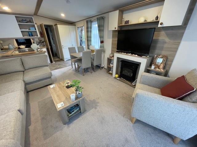 Lodge 2 h.jpg