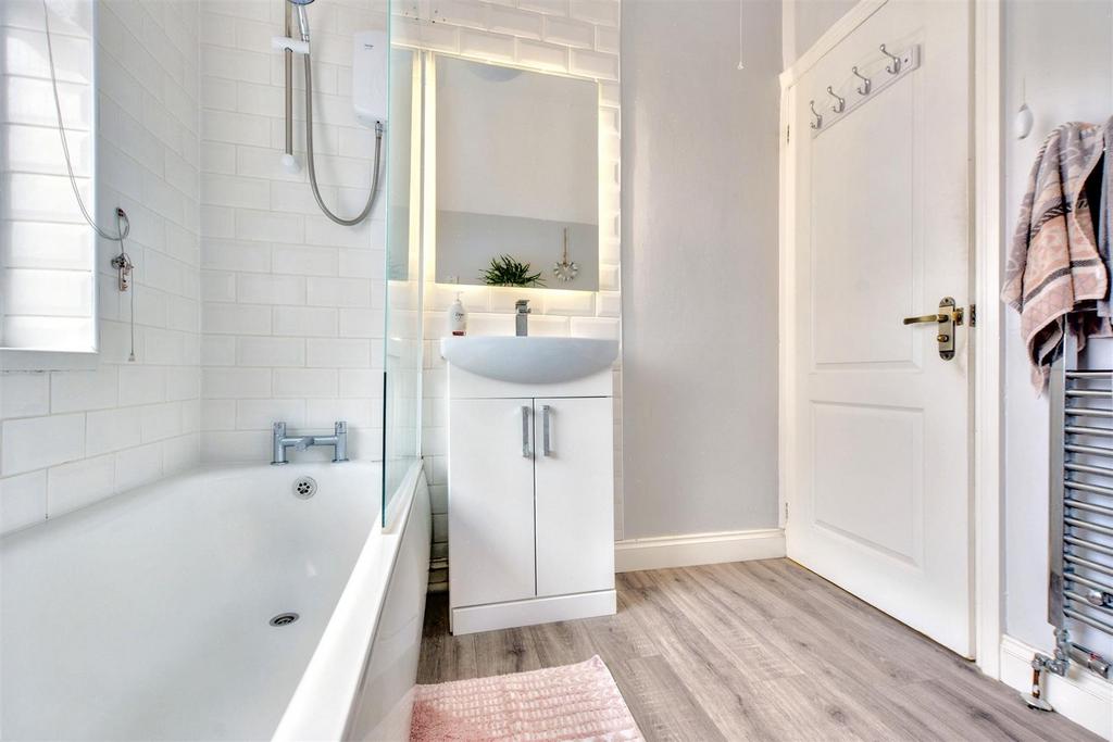 Bathroom 2.jpeg