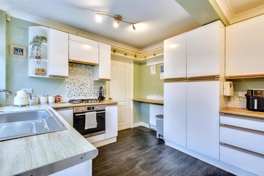 Kitchen 2.jpeg