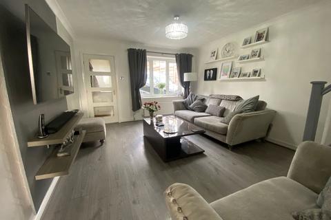 16 Charles Shaw Close, Oldham, OL4 2JN