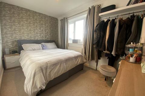 16 Charles Shaw Close, Oldham, OL4 2JN