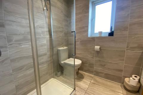 16 Charles Shaw Close, Oldham, OL4 2JN