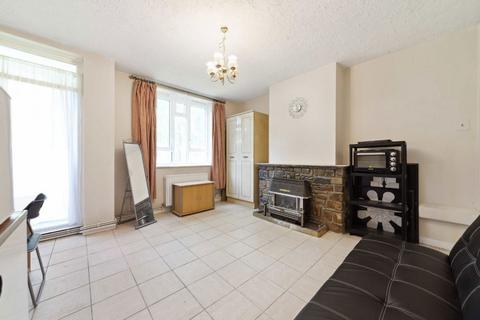 3 bedroom flat for sale, Lancaster Street, London SE1