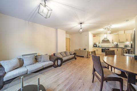 3 bedroom flat for sale, Oakwood Close, Hither Green