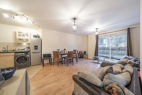 3 bedroom flat for sale, Oakwood Close, Hither Green