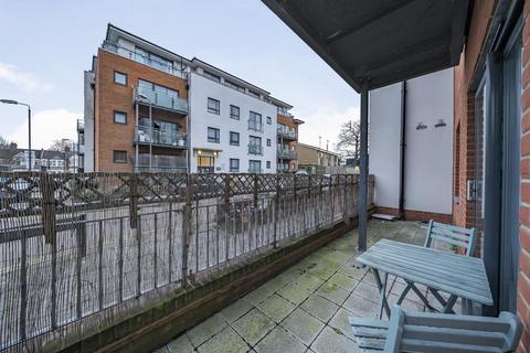 3 bedroom flat for sale, Oakwood Close, Hither Green