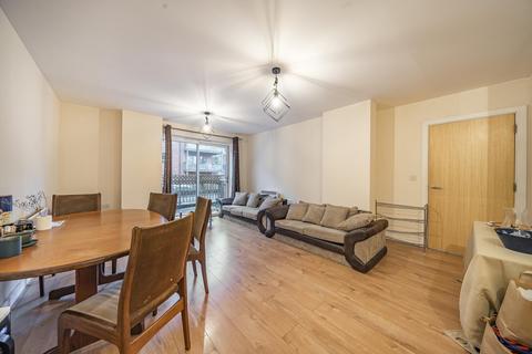 3 bedroom flat for sale, Oakwood Close, Hither Green