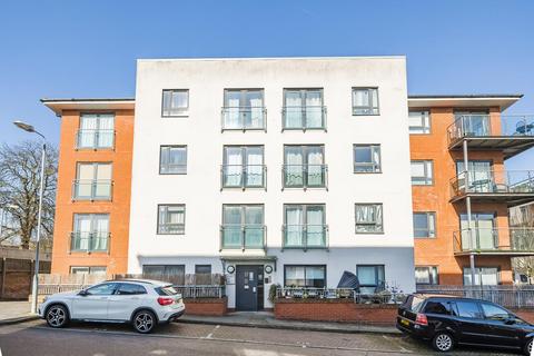 3 bedroom flat for sale, Oakwood Close, Hither Green