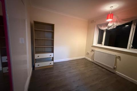 2 bedroom terraced house to rent, Burrow Road, Chigwell IG7