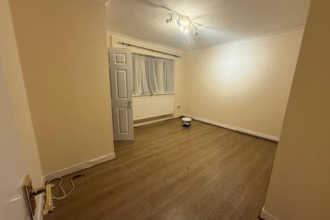 2 bedroom terraced house to rent, Burrow Road, Chigwell IG7