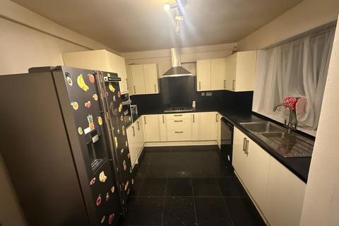 2 bedroom terraced house to rent, Burrow Road, Chigwell IG7