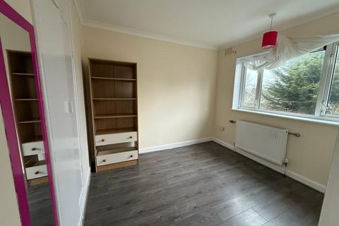 2 bedroom terraced house to rent, Burrow Road, Chigwell IG7