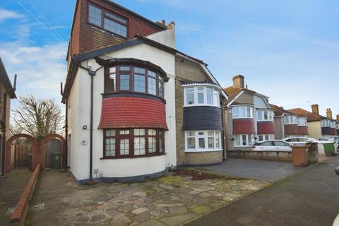 4 bedroom semi-detached house to rent, Charmouth Road Welling DA16