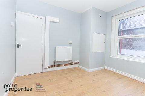 4 bedroom flat to rent, Flat 1 , Liverpool L4