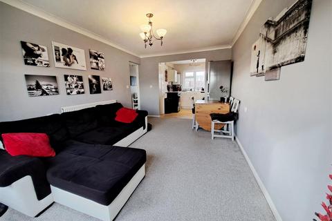 1 bedroom flat for sale, Amwell Court, Waltham Abbey