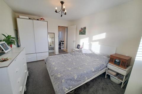 1 bedroom flat for sale, Amwell Court, Waltham Abbey