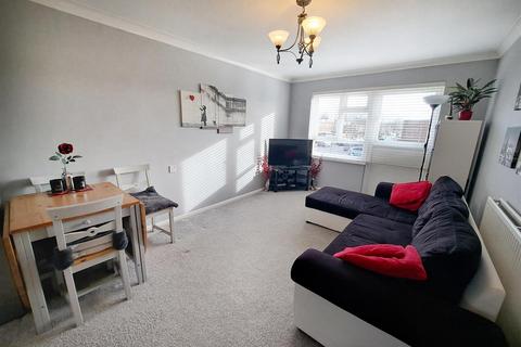 1 bedroom flat for sale, Amwell Court, Waltham Abbey